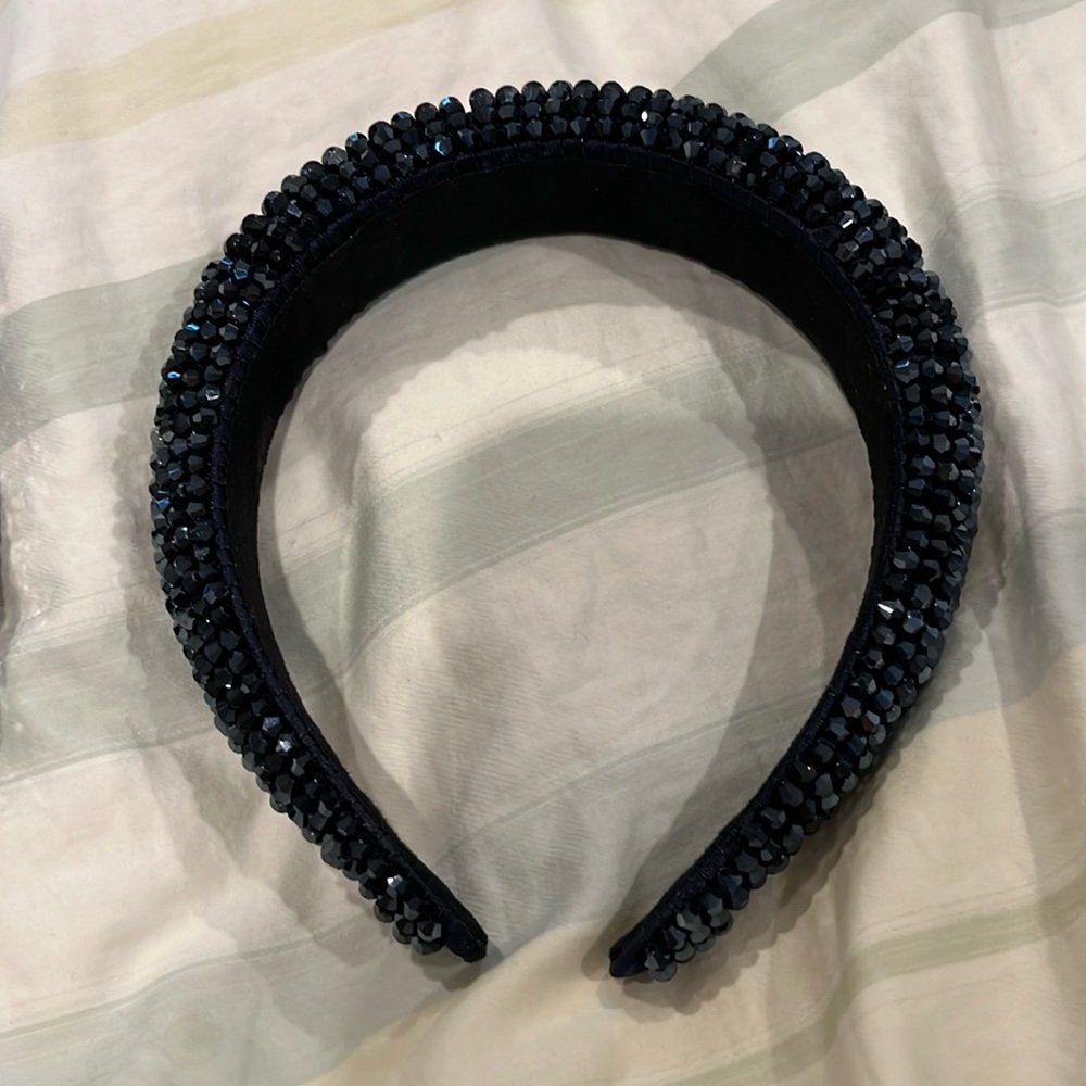 Sparkling headband with gray-blue crystals